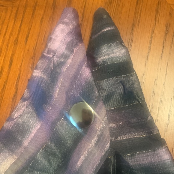 Copy NWOT Beautiful Easy to Where Scarf - Snap Closure In Back, Reversible - Picture 15 of 16